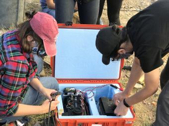 Students connect the digitizer to the seismometer