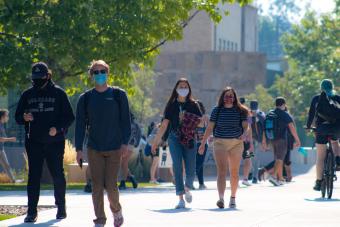 Students wearing masks on Mines campus