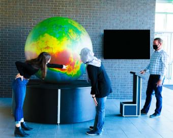 Mines students try out the new projection globe