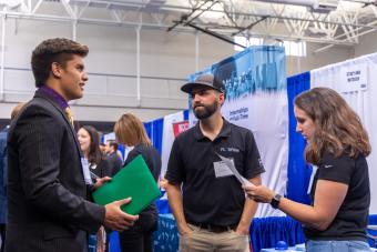 Electrical engineering student Kobe Prior talks to recruiters from Flatiron Construction Corp.