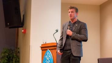 Alex Epstein speaks to a full house on “The Moral Case for Fossil Fuels." (Photo Credit: Agata Bogucka)
